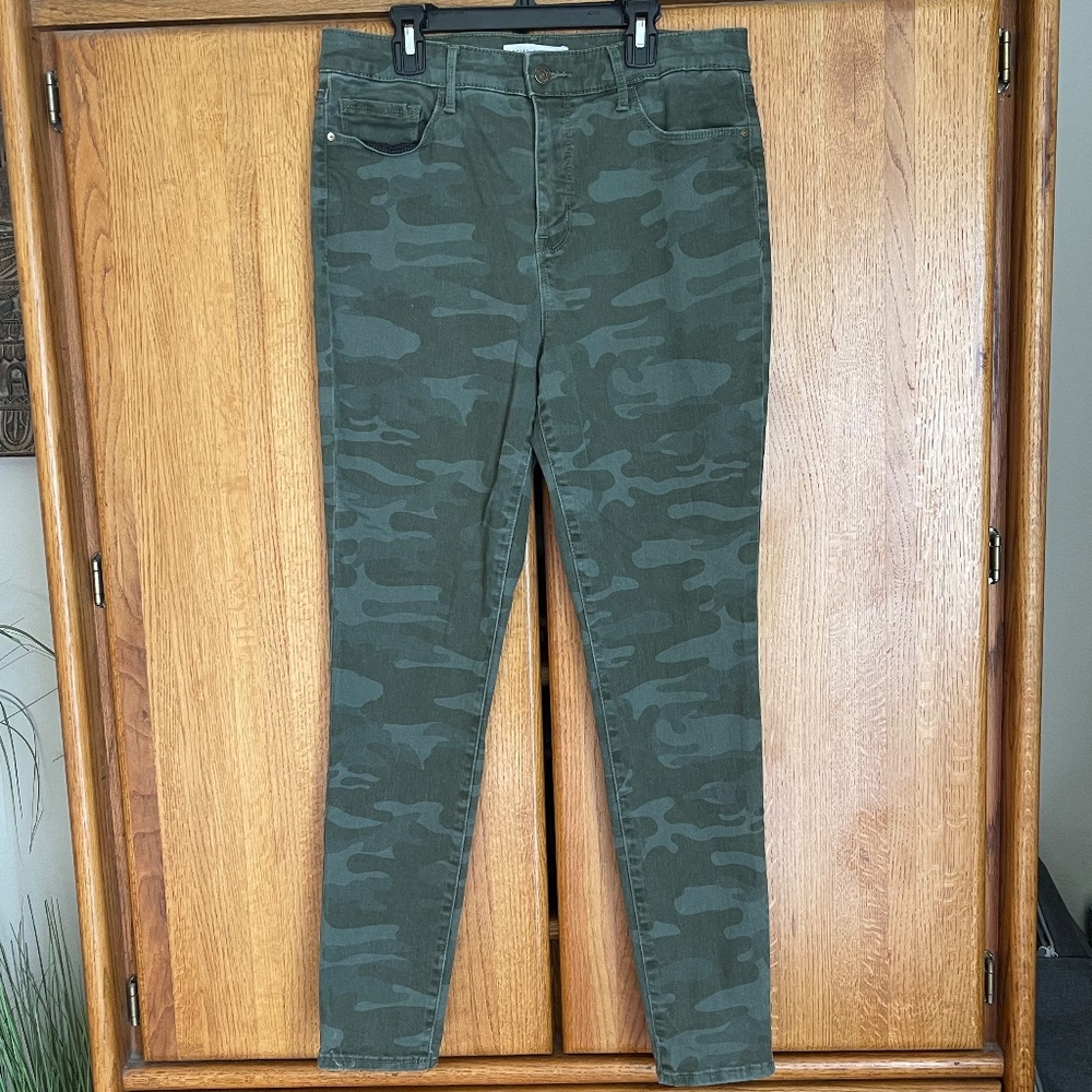 Sanctuary Social Standard Camo-Print Ankle Skinny Jeans Size 10
